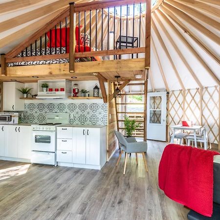 Yourtes Glamping Du Poisson Blanc Notre-Dame-du-Laus Екстер'єр фото