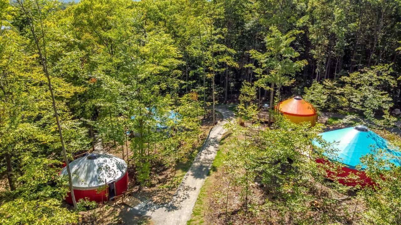 Yourtes Glamping Du Poisson Blanc Notre-Dame-du-Laus Екстер'єр фото