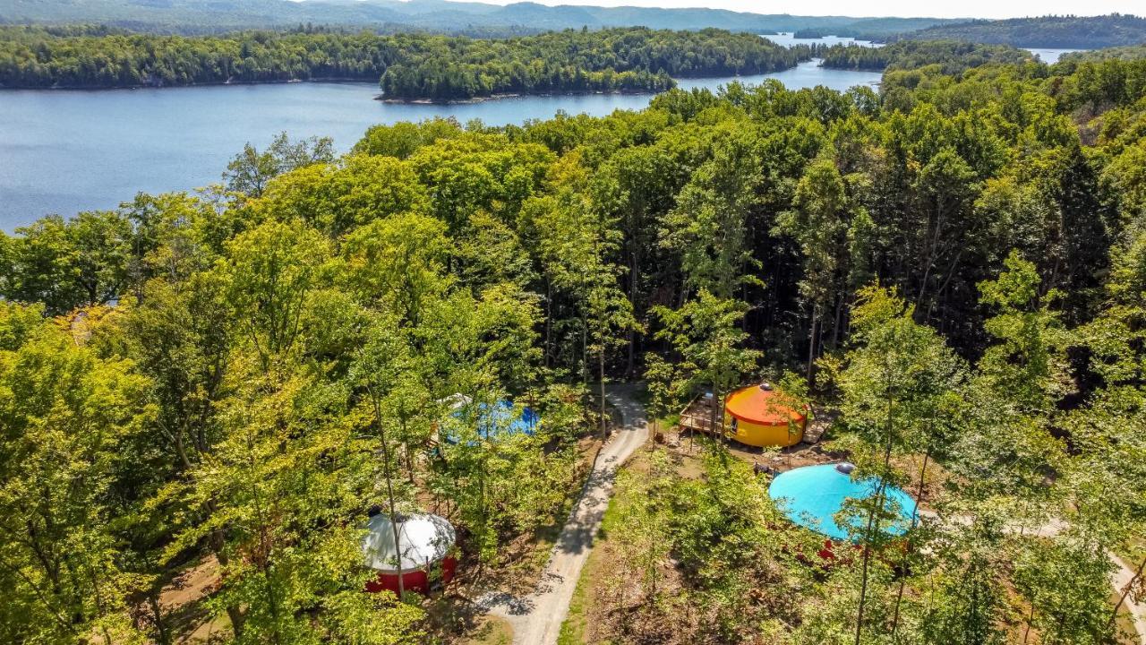 Yourtes Glamping Du Poisson Blanc Notre-Dame-du-Laus Екстер'єр фото