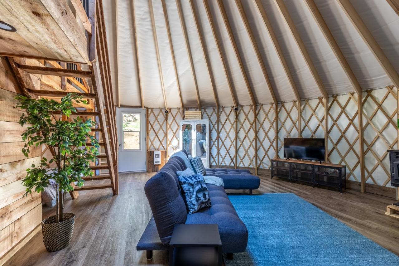 Yourtes Glamping Du Poisson Blanc Notre-Dame-du-Laus Екстер'єр фото